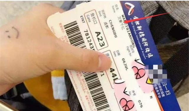 ?“最牛结婚证”走红,夫妻俩名字匹配度满分,网友:月老早有安排