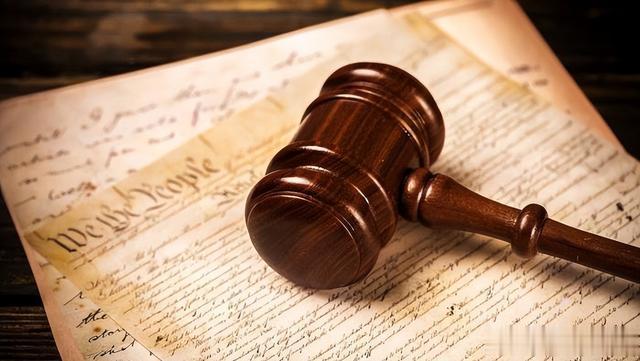 山西黑老大敛财12亿,7次减刑,出狱时致高速堵路,却遭妻子举报