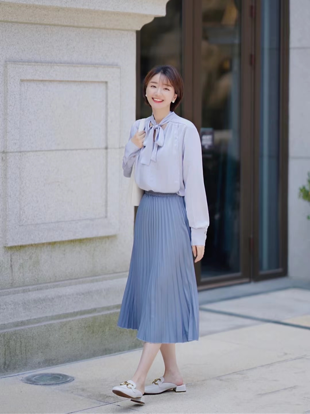 夏季“衬衫+半裙”搭配太美了，掌握这5套搭配，逛街、通勤没烦恼