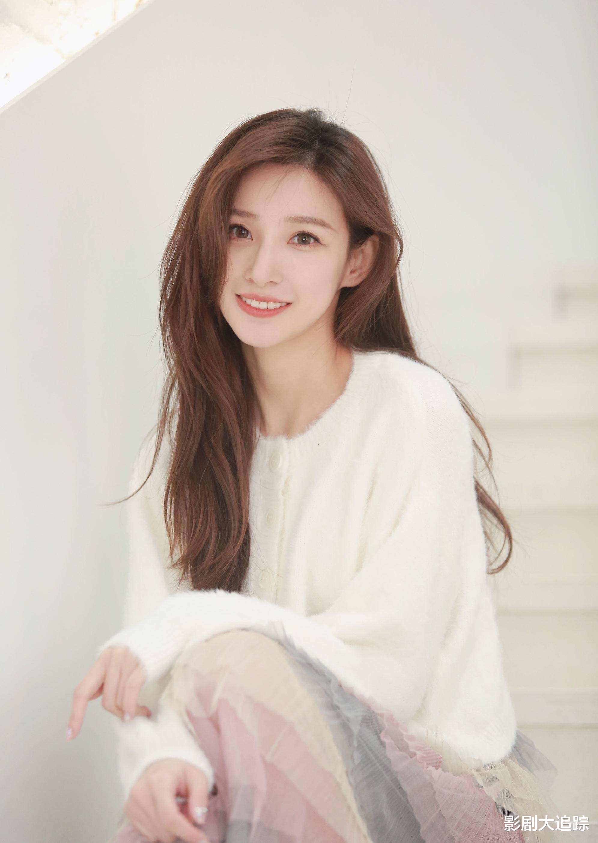 马凡舒|央视主持马凡舒现身世界杯!身材玲珑颜值高,两度拒绝合影引非议