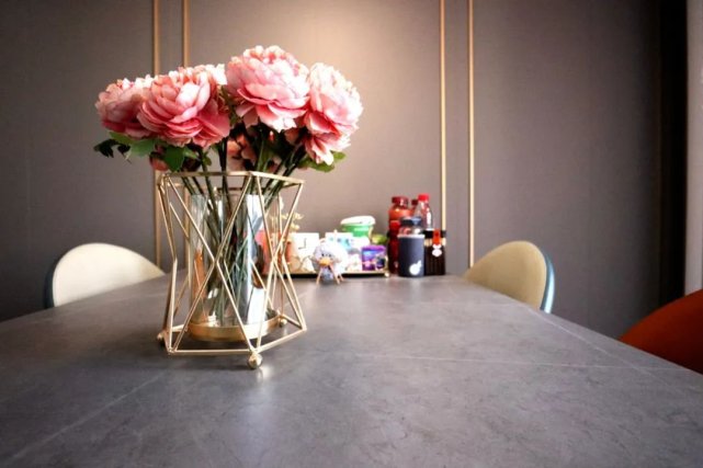 140平现代简约风三室装修,全屋用莫兰迪色系太温馨了