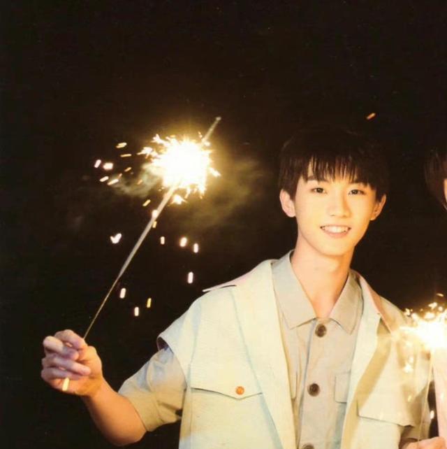 郭德纲|网友做核酸偶遇马嘉祺，得到小马温柔回应，简单两个字让人破防了