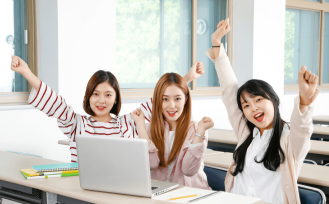 宜宾|90后女博士当选副市长,“弃医从政”让人佩服,评论却有不同声音