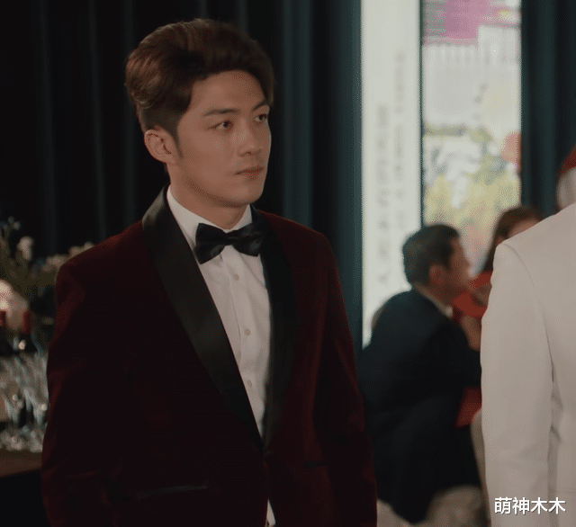 杨幂|《爱的二八定律》首播！杨幂妆浓被吐槽油腻，跟许凯同框无CP感