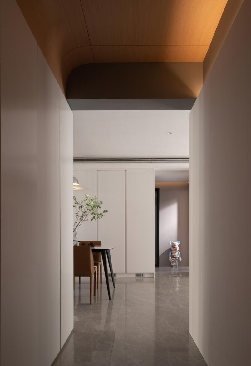 难怪现在装修都不要踢脚线了,看了她家,才知道有多大气干净