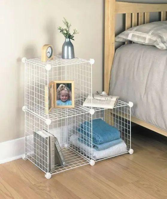 柜内收纳不要一块隔板,用铁艺置物架代替,钱省了,实用性也不低