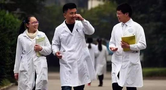 外科医生坦言:医学的宇宙尽头是玄学,这番话让网友不淡定了!