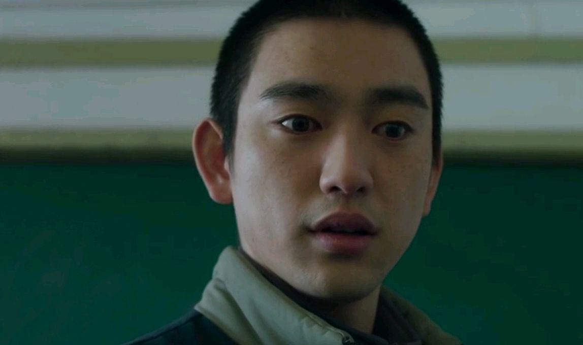 朴珍荣|一人饰两角,演技满分:朴珍荣在新片《圣诞颂歌》中表现格外突出