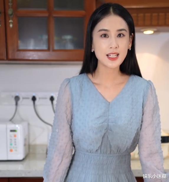 黄圣依|39岁黄圣依在小区跳“求雨舞”,扭腰摆胯动作多,扎小辫被嘲装嫩