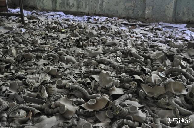 声生不息|在《声生不息》舞台上，我们能否真的见证到一位00后歌后的诞生？