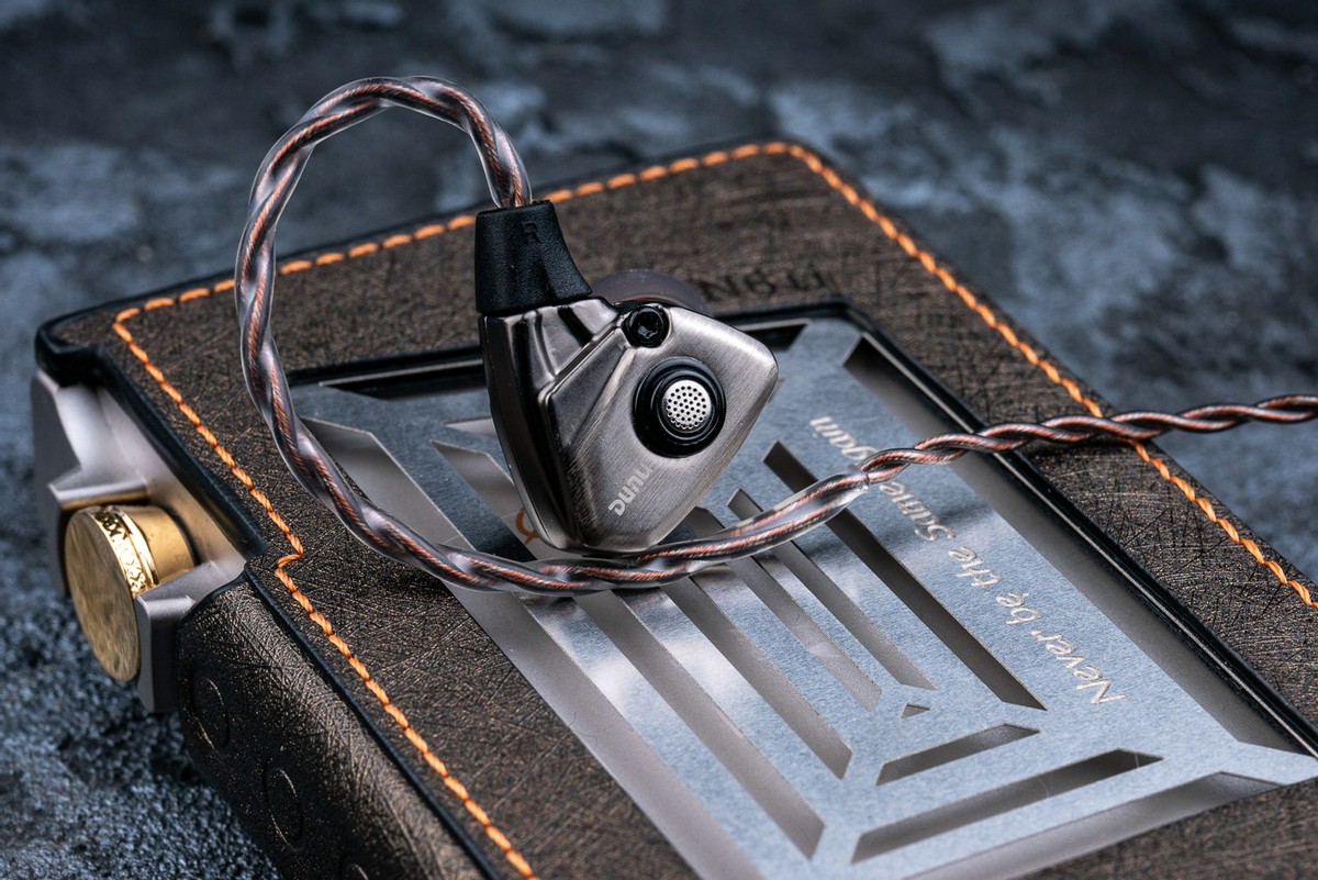 拉丁美洲|【不废话速评】达音科TitanS开箱&听感简述