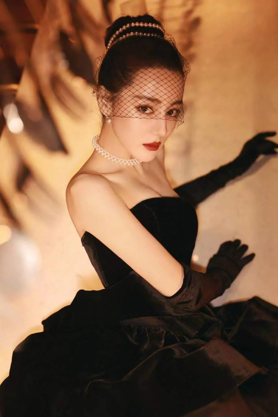 黄梦莹|迪丽热巴红毯造型，网友：她一出手必是王炸