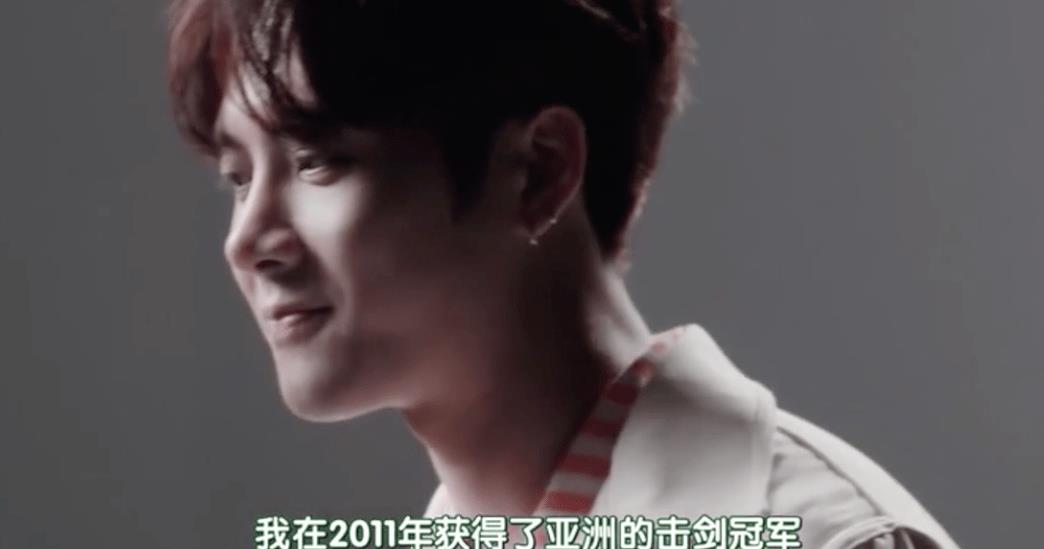 王嘉尔|王嘉尔，继成龙后，又一位在国际爆红的中国巨星！