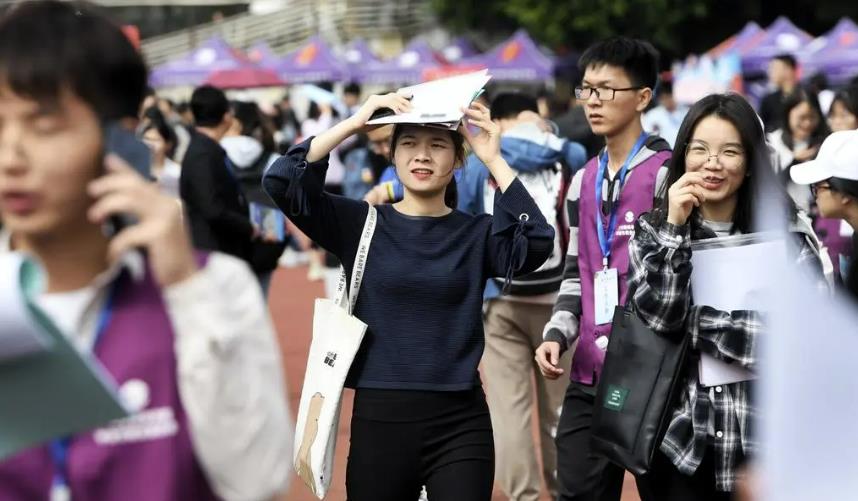 职场故事|毕业生如何在领导面前崭露头角,获得领导的青睐,要注意四点!