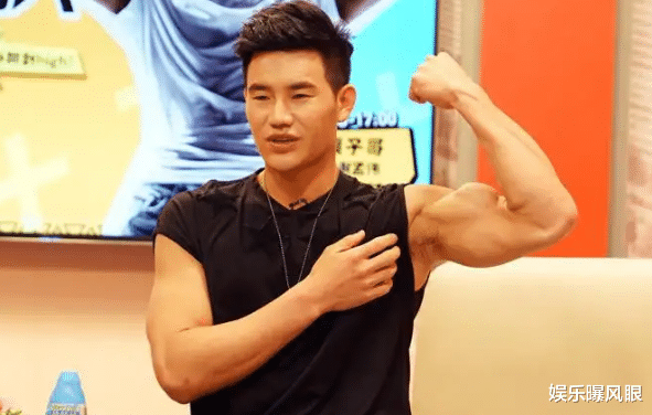 谢孟伟|嘎子谢孟伟晒拍戏花絮，穿西服耍帅自认有气质，却被嘲像偷狗的