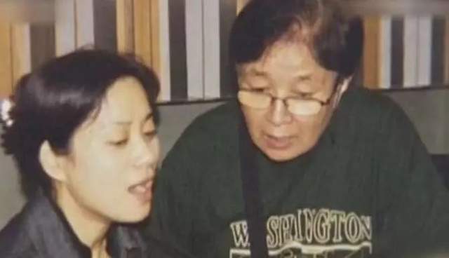 毛阿敏|毛阿敏丈夫去世,为何260亿遗产全都留给外人,没给妻儿一分?