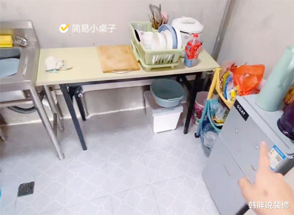 为了省钱直接入住毛坯房,花1万多布置水电和家具,竟然有点羡慕