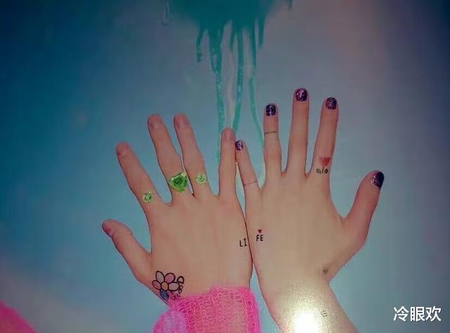 金泫雅|马达夫妇be！泫雅晒出新闻腰臀比例的眼睛，曾经在综艺中曝出男主人干瞪眼的表情