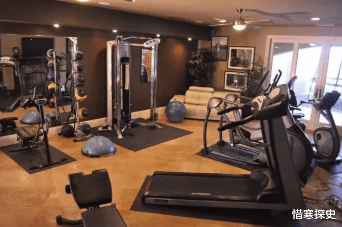 医生 30岁?半吨双胞胎姐妹,一年减重200斤,一起变大变小变漂亮