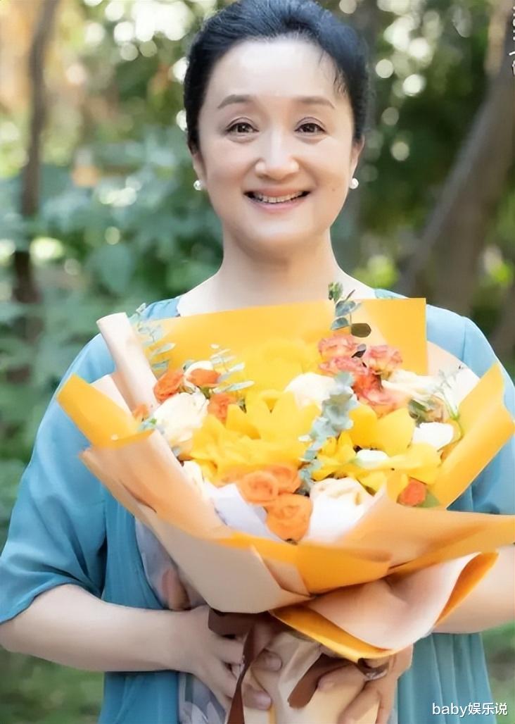 杨昆|杨昆:61岁无儿无女,退休金2500别墅被拍卖,如今过得怎样