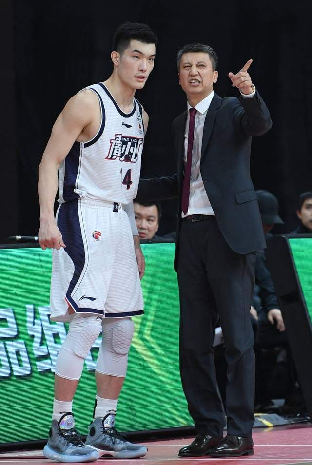 广州队|郭老叔的复仇计划开始了！广州男篮淬火成钢，季后赛他们来了