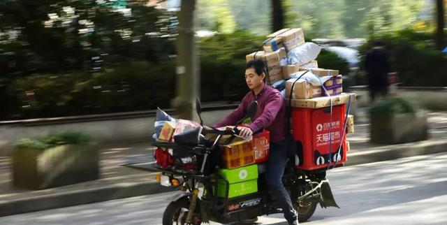 穿衣搭配|35岁后遭遇中年失业，除了送快递和开网约车，还能干什么工作？