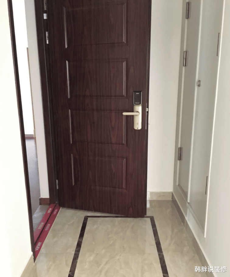 新房刚交钥匙,开发商装的大门要不要换?很多人都做错了