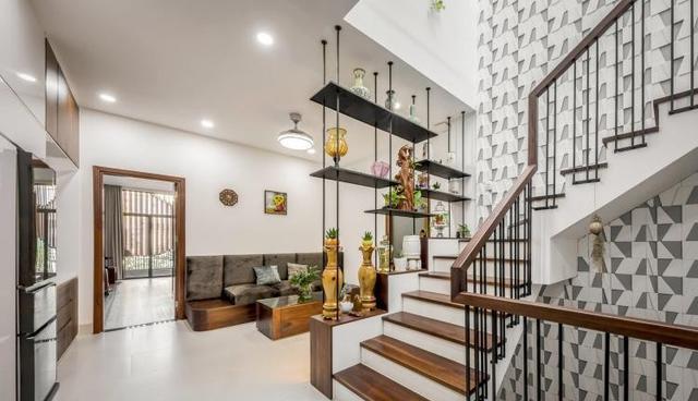 学学国外,自建房直接请人在院子搭建个室外电梯,上下不超过5秒