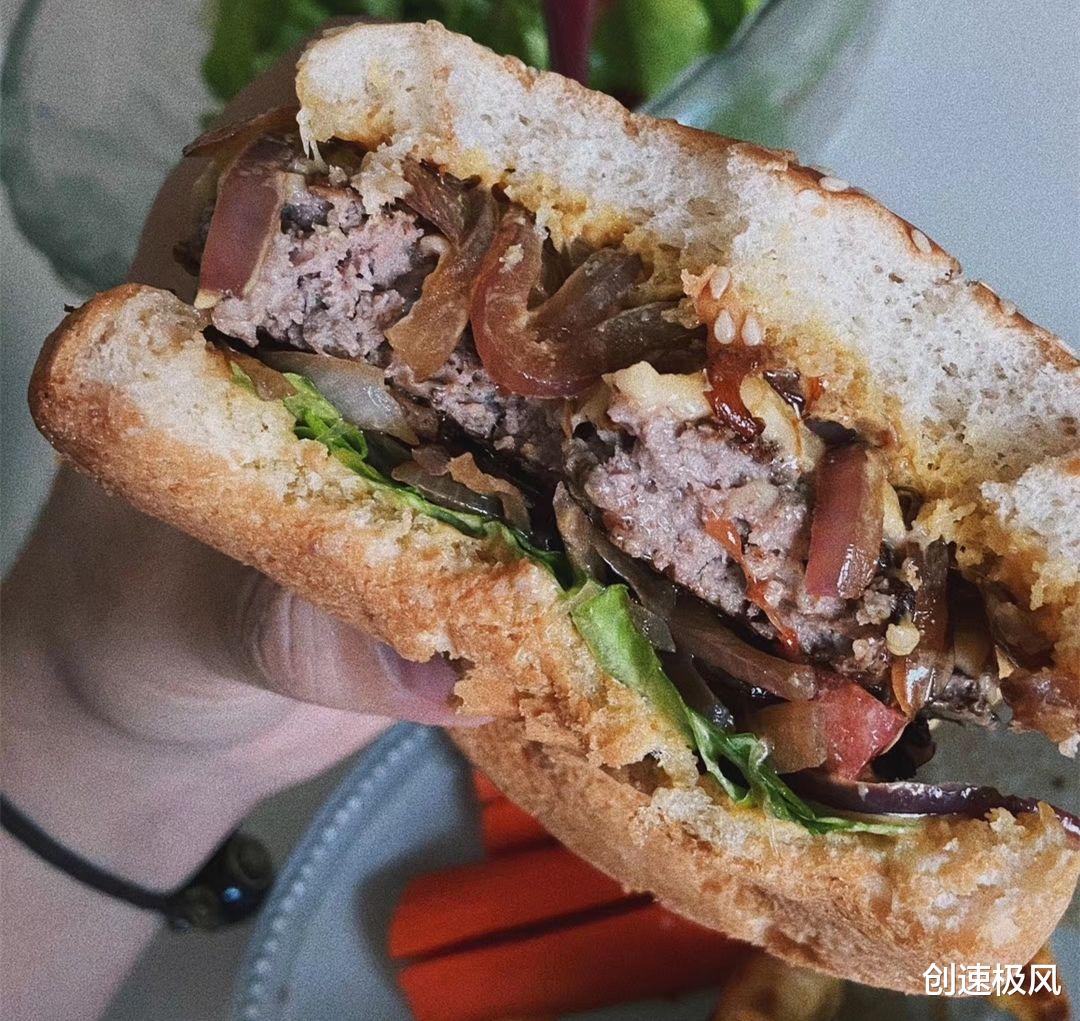 伊州一男子拆屋装修,竟发现60年前的麦当劳薯条,不仅没坏还挺脆