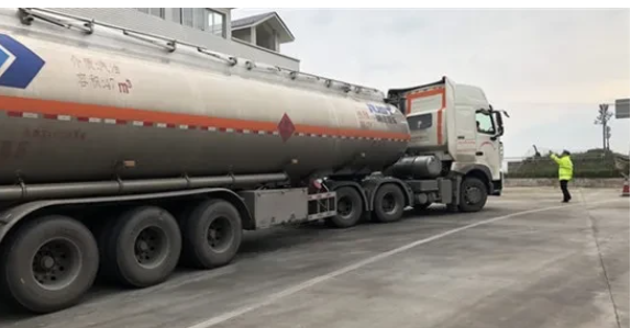 违法扣车,一定要赔偿我的经济损失33万!