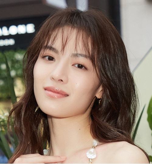 发型 贴头皮是检验女明星的唯一法宝，敢梳这个发型，都是真美人！