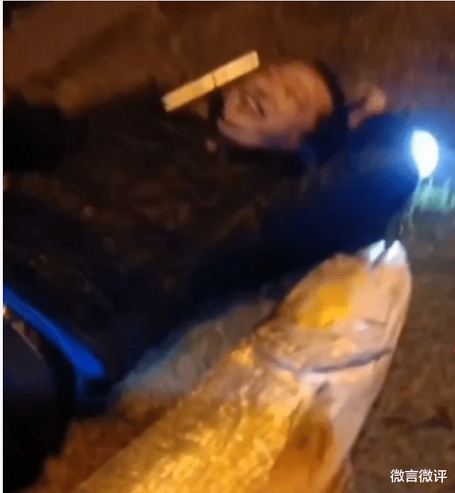 相声|历经一个多小时大战，63斤重鲶鱼被钓出水