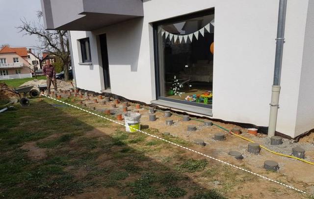 又偷学一招:PVC管里浇混凝土搭甲板,不请工人、不买材料,省钱