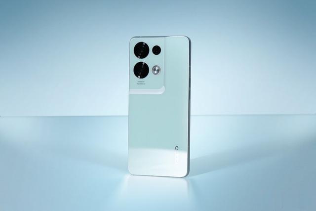 oppo reno8|流云双镜新设计，OPPO Reno8 Pro+再现旗舰级一体化设计美学