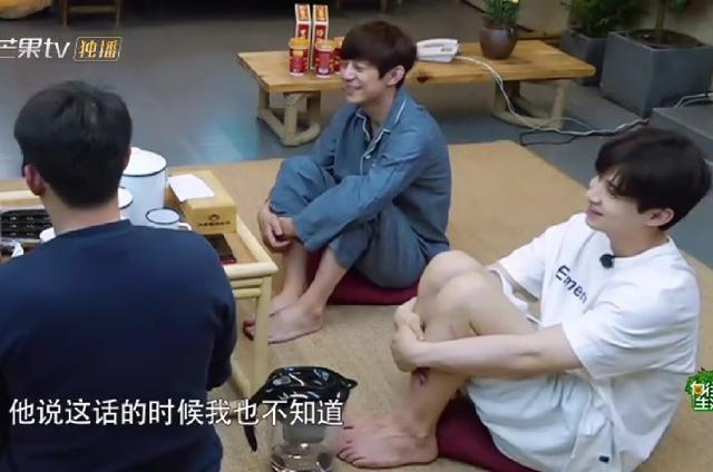 李小冉|李小冉遭黄磊当众揭底，何炅和刘宪华憋笑，李小冉翻白眼骂黄磊