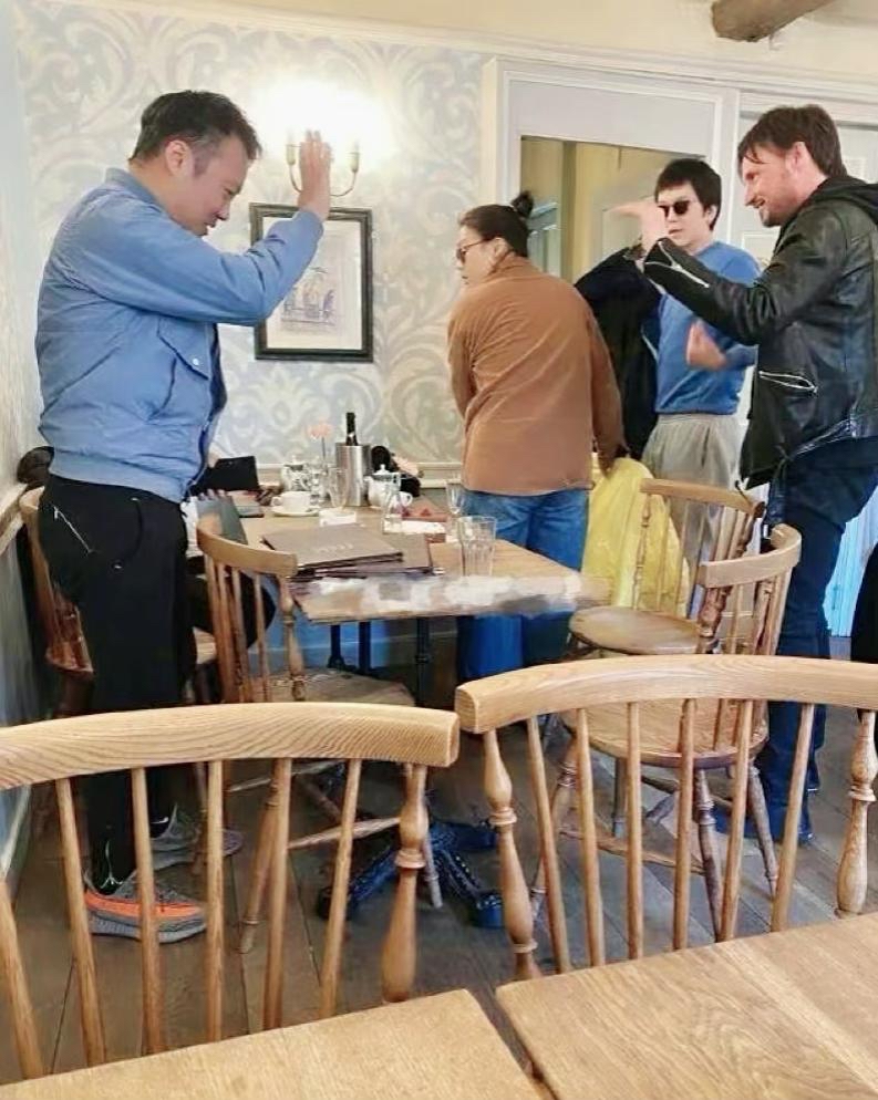 马思纯|马思纯为张瑶新剧宣传,IP显示英国引热议,被曝已在当地购房定居