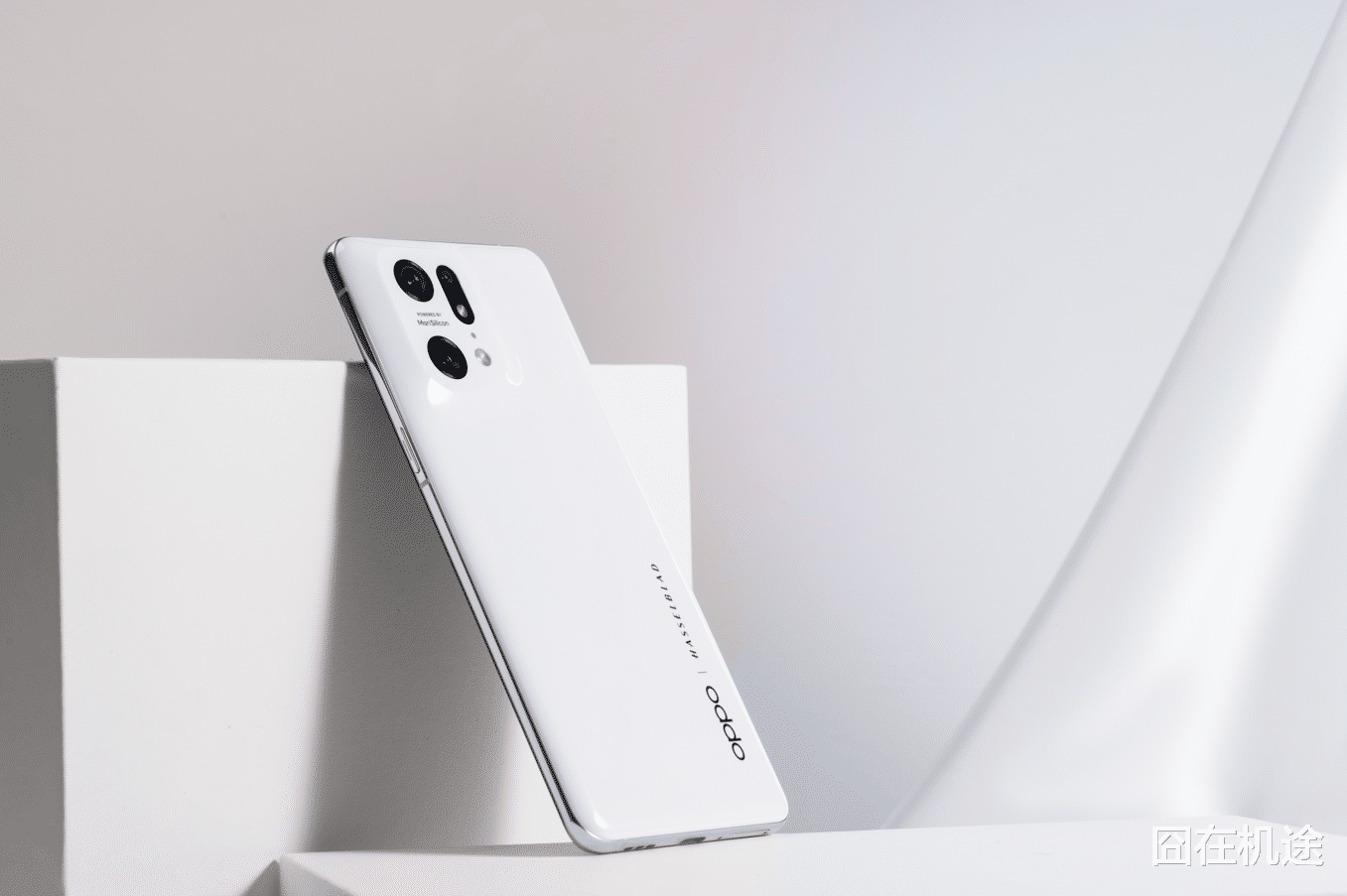 华擎|稳赢？iPhone 13 Pro夜拍对比国产旗舰，结果出乎意料