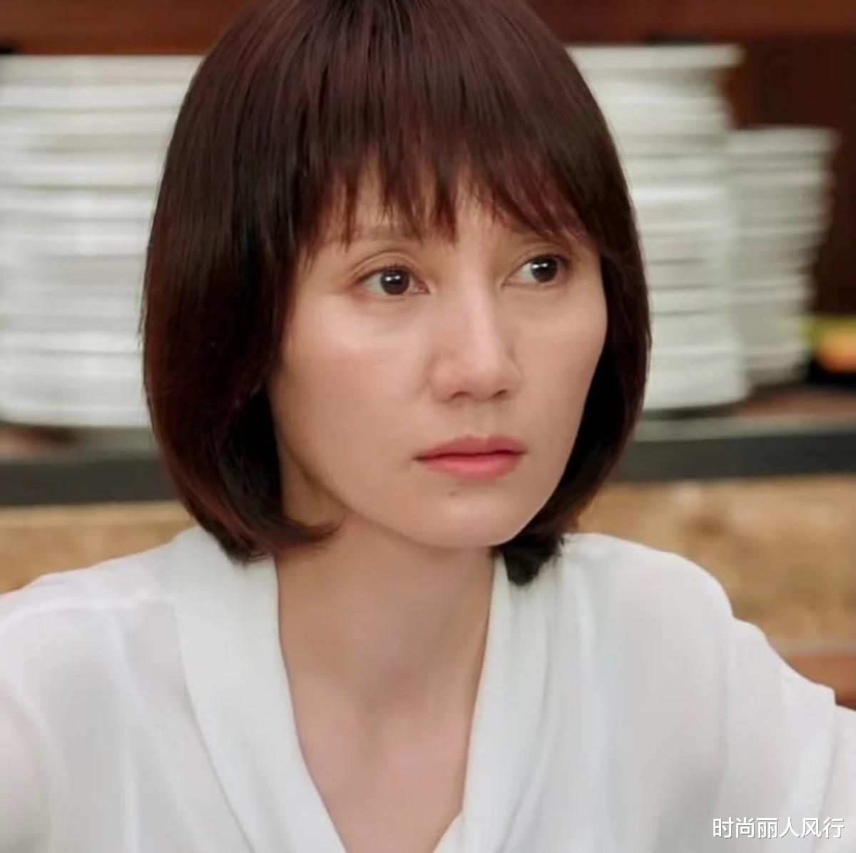 乌克兰|?袁泉新剧翻车!特写镜头下脸变苍老太憔悴,职场装穿搭却照样爆火