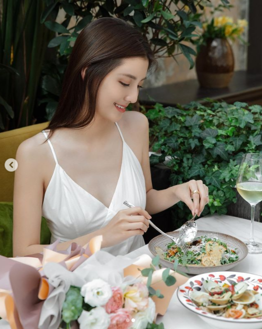 施伯雄|施伯雄为女友新剧打call,被问和吴千语婚礼进度,低调回应被赞