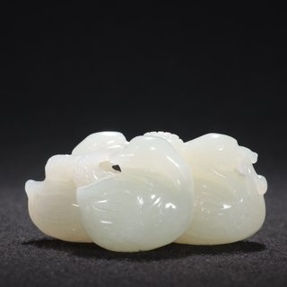 |清-和田玉鹅雕件。