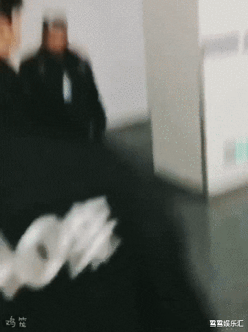 朱一龙|“不打眼”男子朱一龙,静默中拿回了时代“欠”他的流量