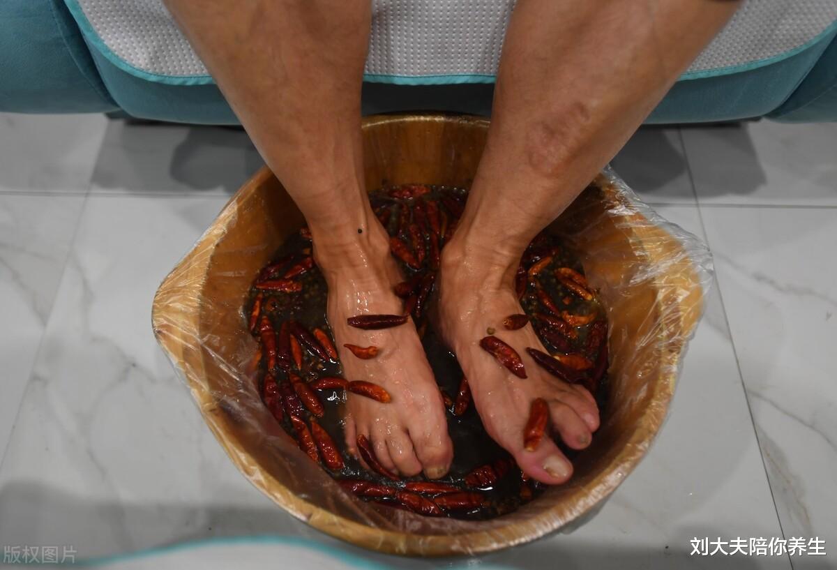 运动|脚气反反复复发作不好,原来是“它”惹的祸!3个小妙招帮你祛湿