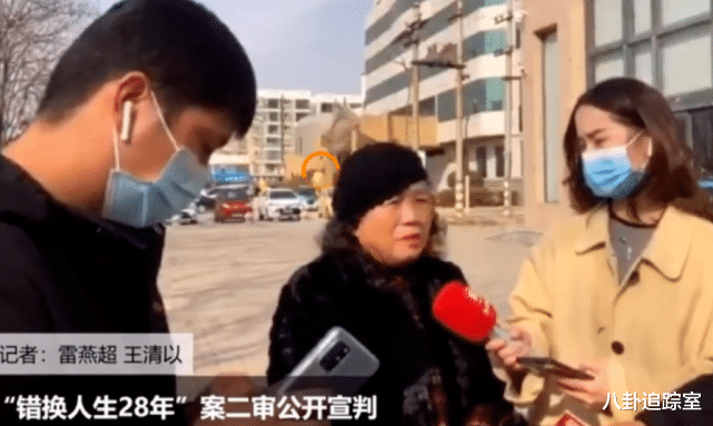 杜新枝|杜新枝回兰考老家庆5.1，与亲姐同框显老态，网友关注点却在手上