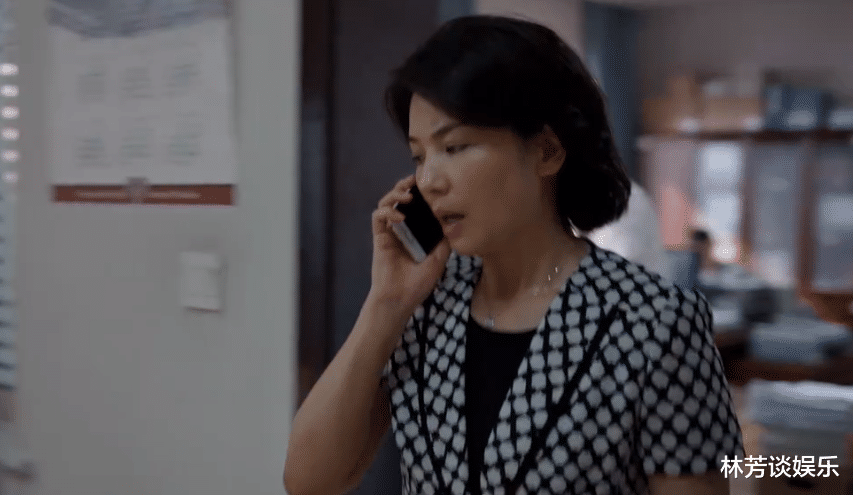 刘涛|全程抿嘴，一脸苦相？44岁刘涛出手，带来教科书式“皱眉神功”    ?