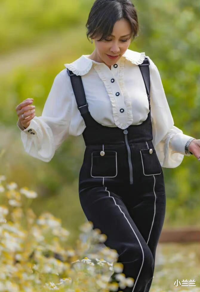 刘嘉玲|刘嘉玲是真敢穿,“东北花棉裙”配长靴,这造型也只有她能hold住!