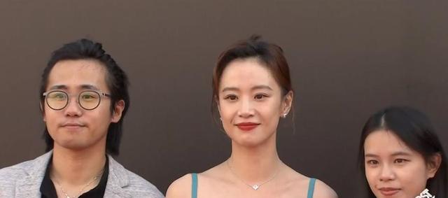 海清|First红毯:袁泉清冷气质绝,海清深V性感,章子怡这次赢好大