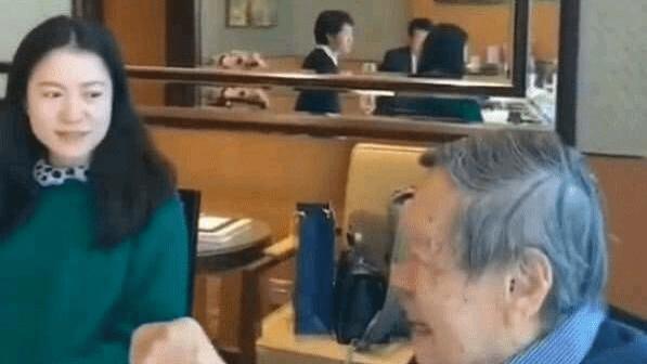 翁帆|杨振宁的家族合照，翁帆依偎一起甜如初恋，没滤镜加持素颜清秀