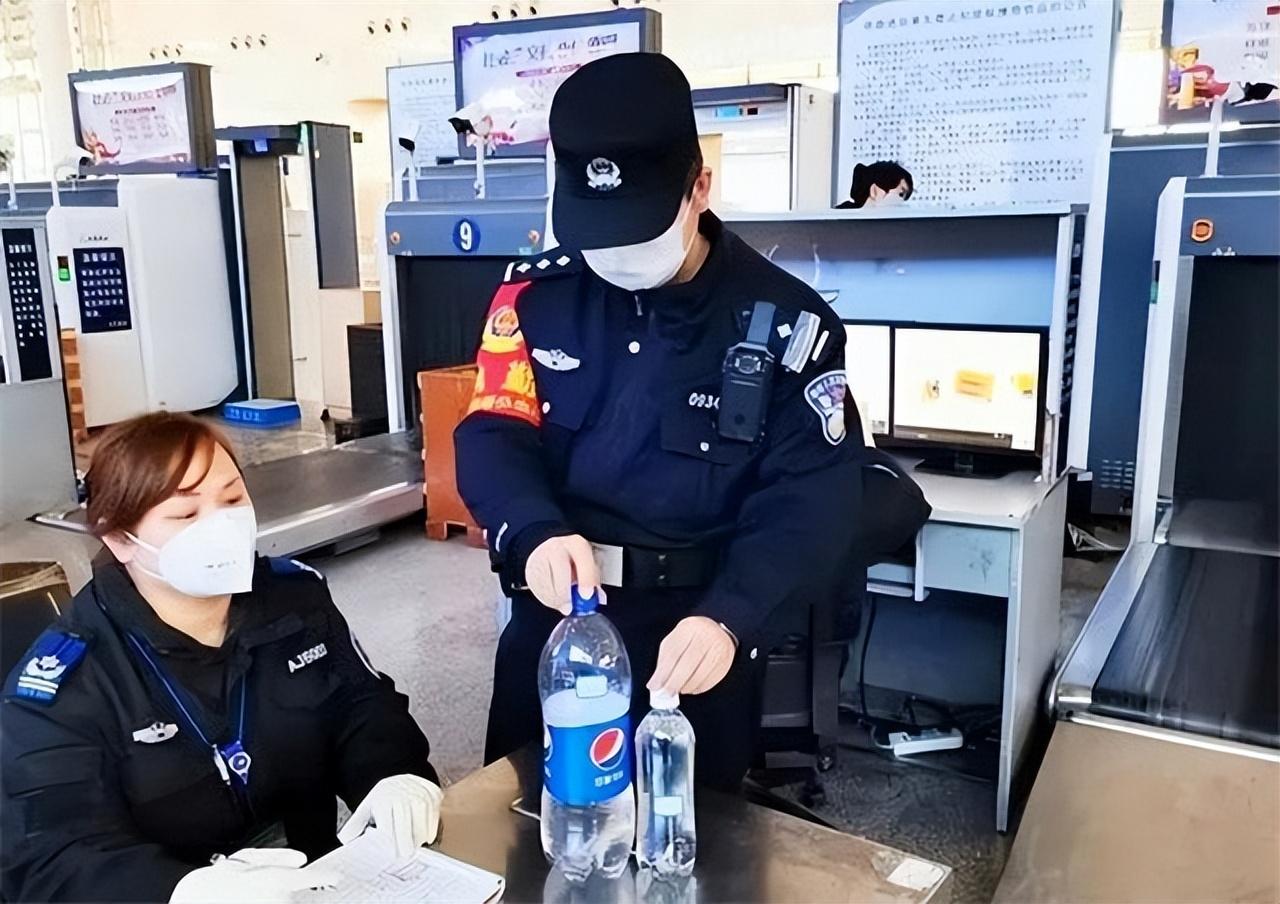 2008年,19岁维族少女,刚下飞机就被捕,审讯后发现其身份不简单