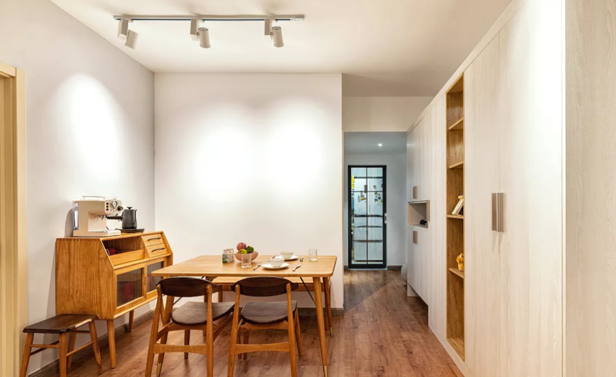 老公硬要打通阳台,做“走入式小抬高”,太聪明了!家人都夸实用