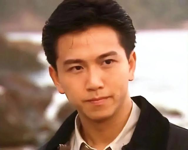 温兆伦|58岁港圈不老男神争议大！三度结婚娶小20岁内地娇妻